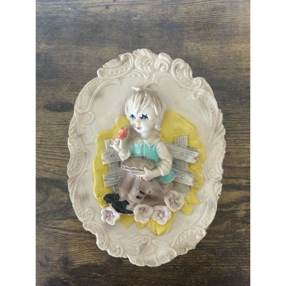 Vintage Oval Molded 3D Wall‎ Hanging Decor Plaque Hand Painted RARE Backside